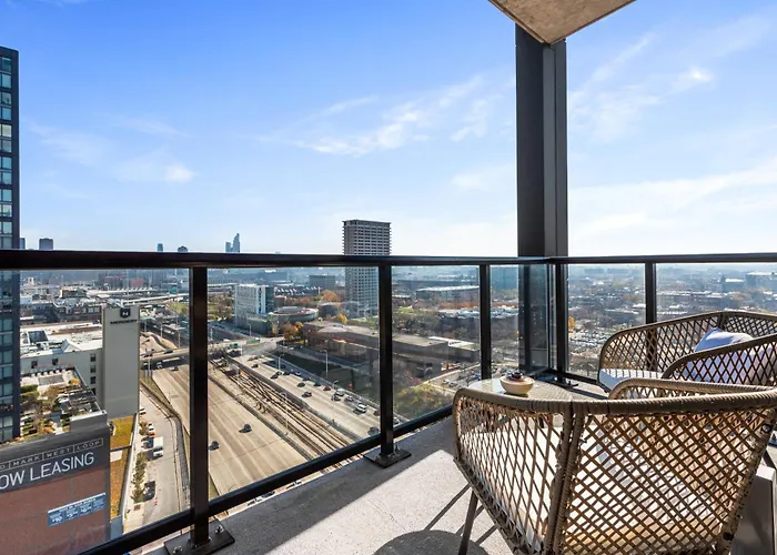 Avra Stylish Apartments Prime West Loop Location Near Union Park