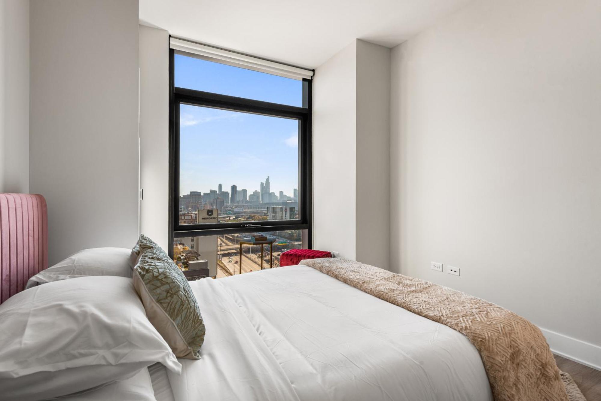 Avra Stylish Prime West Loop Location Near Union Park Chicago