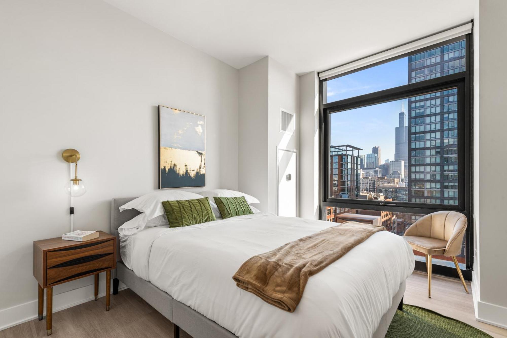 Avra Stylish Prime West Loop Location Near Union Park Apartment