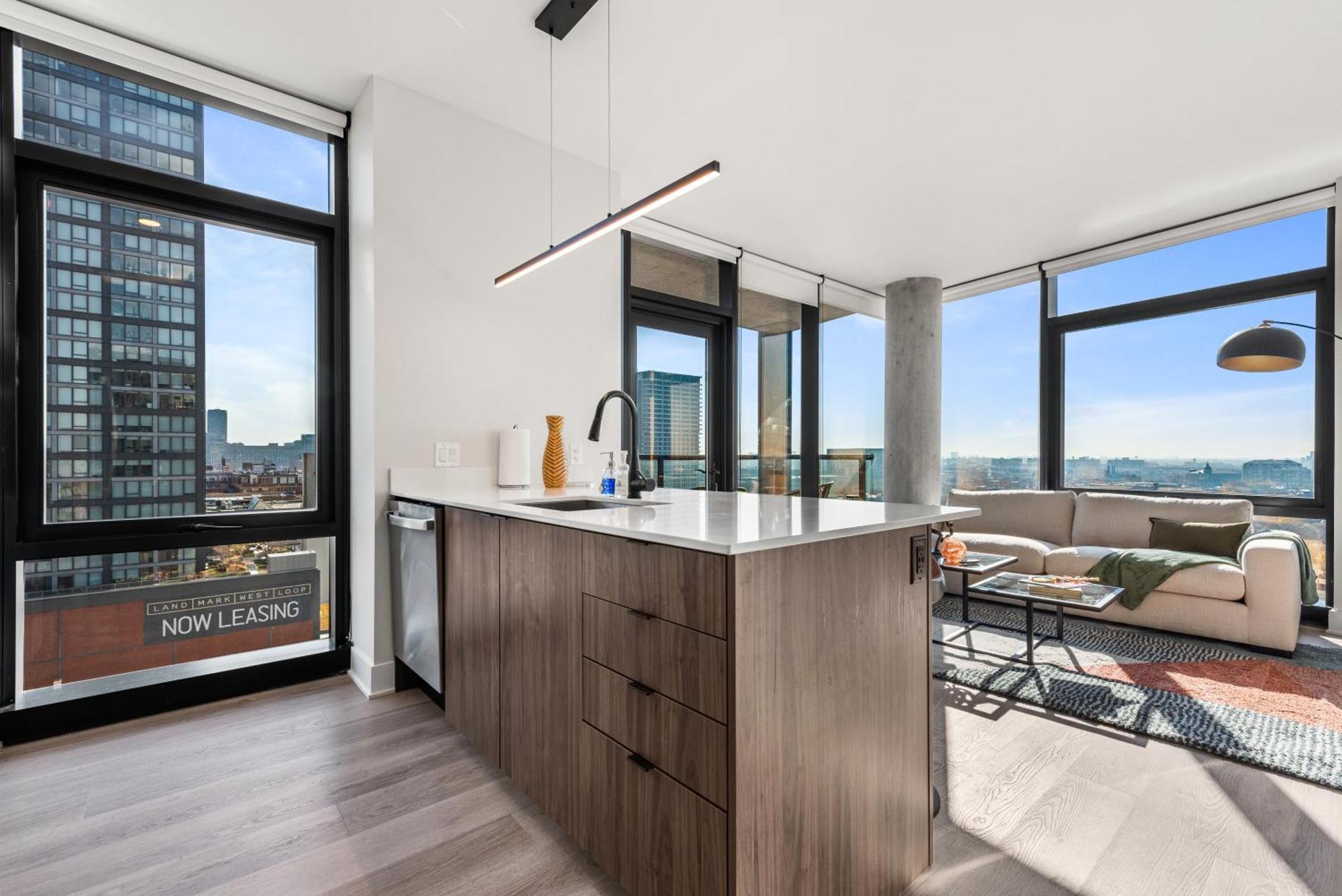 Avra Stylish Prime West Loop Location Near Union Park Chicago