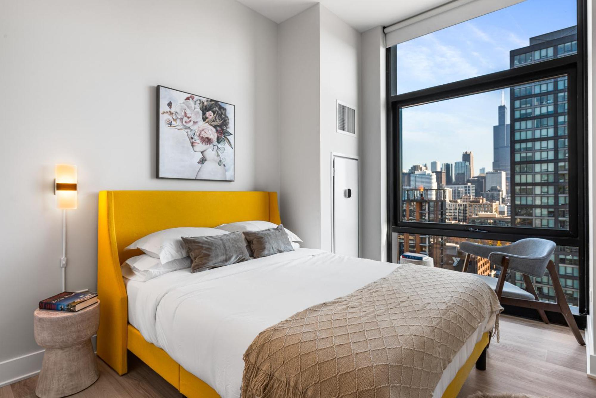 Avra Stylish Prime West Loop Location Near Union Park * Chicago